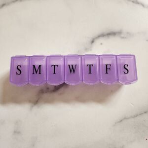 Purple clear plastic pill case 7-Day single row